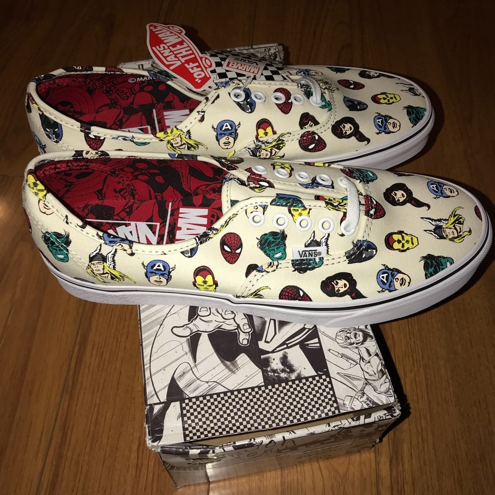 NEW Men’s 10.5 Vans Marvel Heads Canvas Shoes - Picture 2 of 8